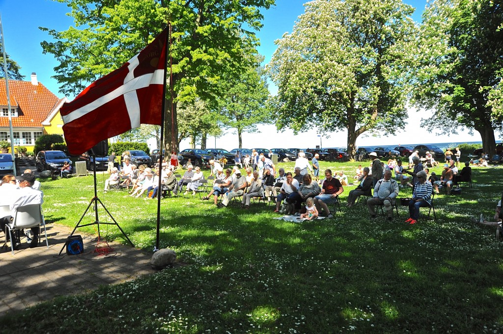 Publikum samles til koncert.  Foto: Aksel Andersen